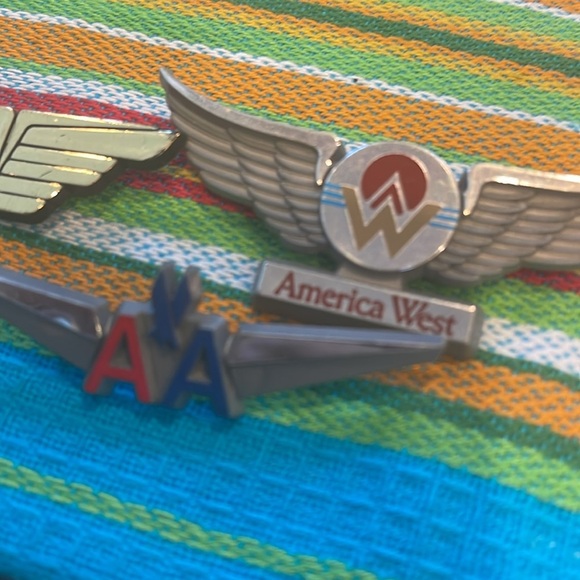 Vintage airline pins America west, American and United - Picture 4 of 6